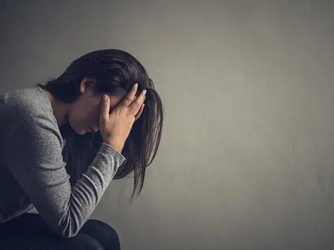 الاكتئاب عند المرأة : الأعراض، والأسباب وطرق العلاج